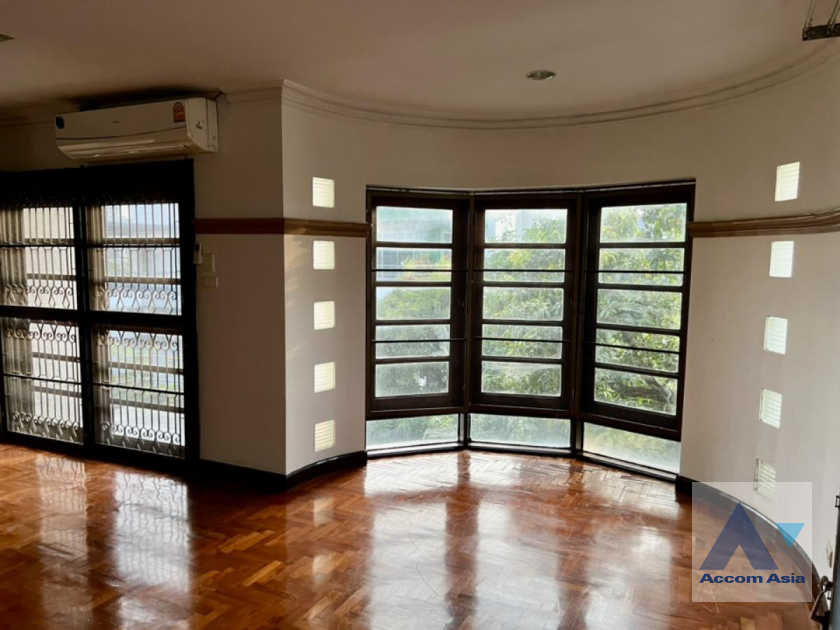 6  4 br Townhouse For Rent in Phaholyothin ,Bangkok MRT Lat Phrao AA40265