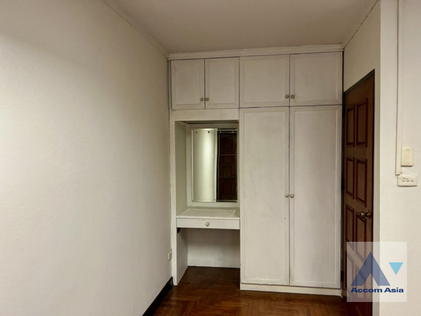 15  4 br Townhouse For Rent in Phaholyothin ,Bangkok MRT Lat Phrao AA40265