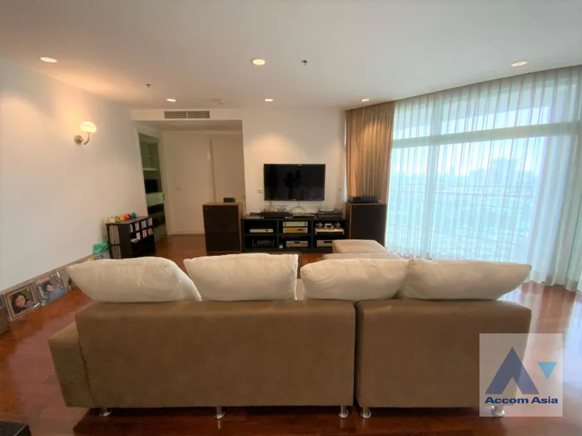 unit 3 Bedrooms  Condominium For Rent in Rama 3, Bangkok  near BTS Saphan Taksin (AA40270)