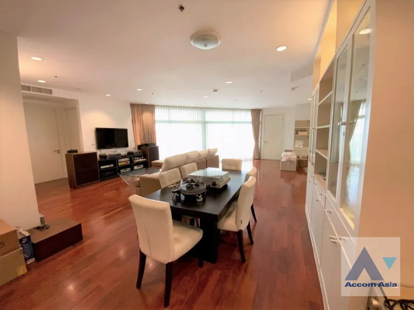 unit 3 Bedrooms  Condominium For Rent in Rama 3, Bangkok  near BTS Saphan Taksin (AA40270)