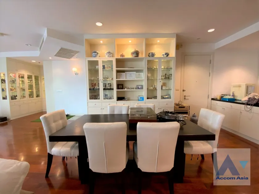 unit 3 Bedrooms  Condominium For Rent in Rama 3, Bangkok  near BTS Saphan Taksin (AA40270)