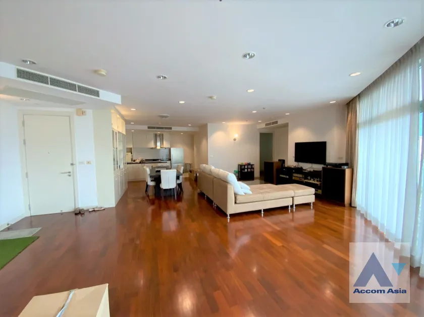 unit 3 Bedrooms  Condominium For Rent in Rama 3, Bangkok  near BTS Saphan Taksin (AA40270)