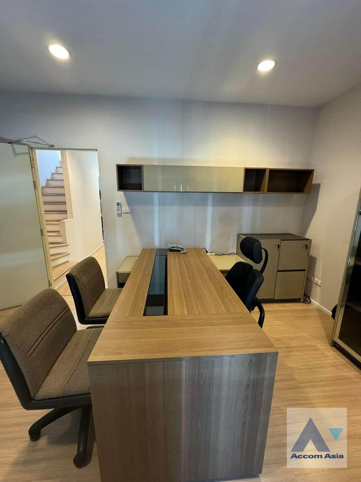 5  3 br Townhouse For Rent in Ratchadaphisek ,Bangkok  at Baan Klang Muang Rama 9 Ramkhmahaeng AA40316