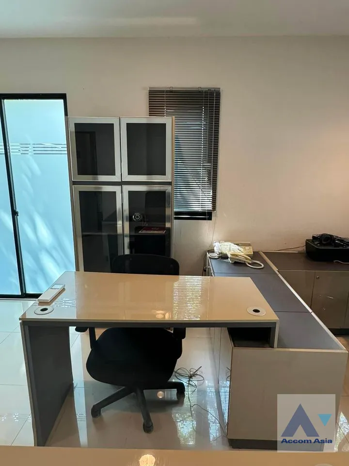 unit 3 Bedrooms  Townhouse For Rent in Ratchadaphisek, Bangkok  (AA40316)