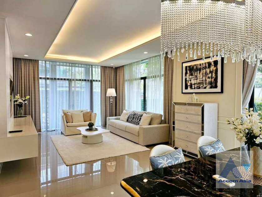 unit 4 Bedrooms  House For Rent & Sale in Pattanakarn, Bangkok  near ARL Hua Mak (AA40345)