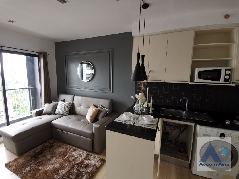 unit 1 Bedroom  Condominium For Rent & Sale in Sathorn, Bangkok  near BTS Chong Nonsi (AA40382)