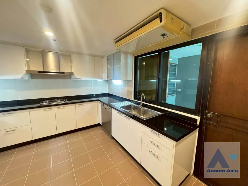unitPet friendly |  3 Bedrooms  Apartment For Rent & Sale in Sukhumvit, Bangkok  near BTS Nana (AA40411)