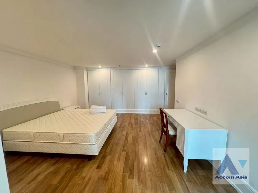 unitPet friendly |  3 Bedrooms  Apartment For Rent & Sale in Sukhumvit, Bangkok  near BTS Nana (AA40411)