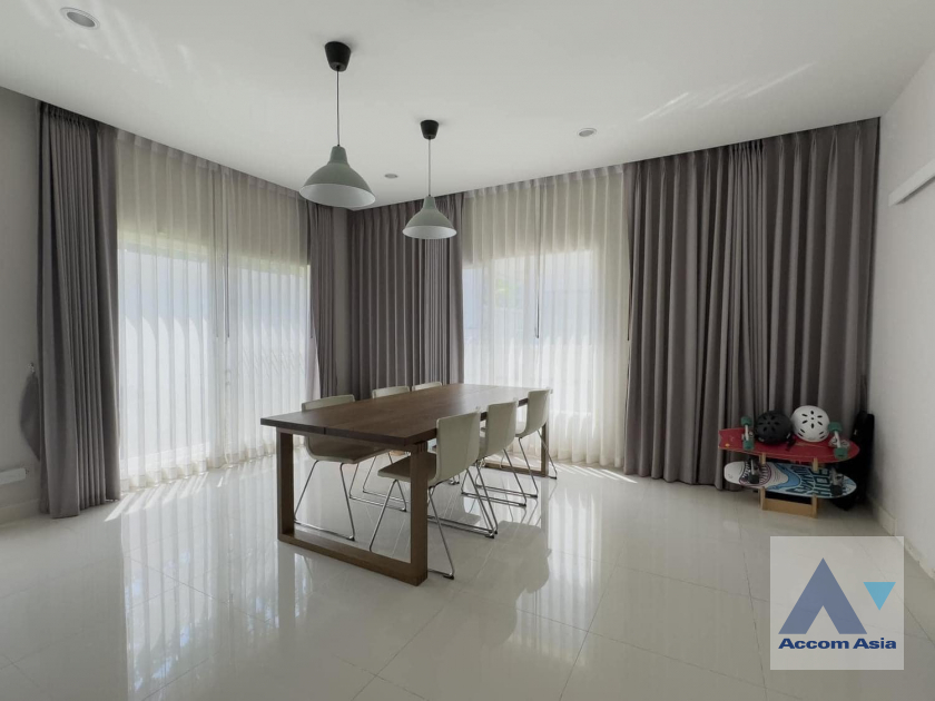 unit 4 Bedrooms  House For Rent & Sale in Phaholyothin, Bangkok  (AA40557)