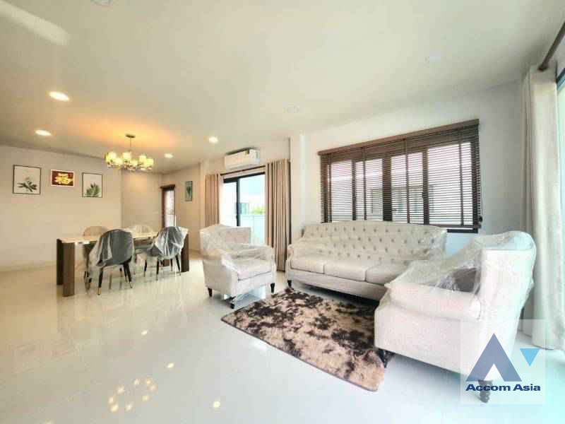 unit 4 Bedrooms  House For Rent & Sale in Samutprakan, Samutprakan  (AA40576)