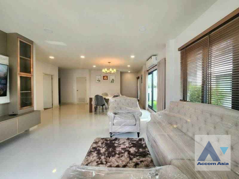 unit 4 Bedrooms  House For Rent & Sale in Samutprakan, Samutprakan  (AA40576)
