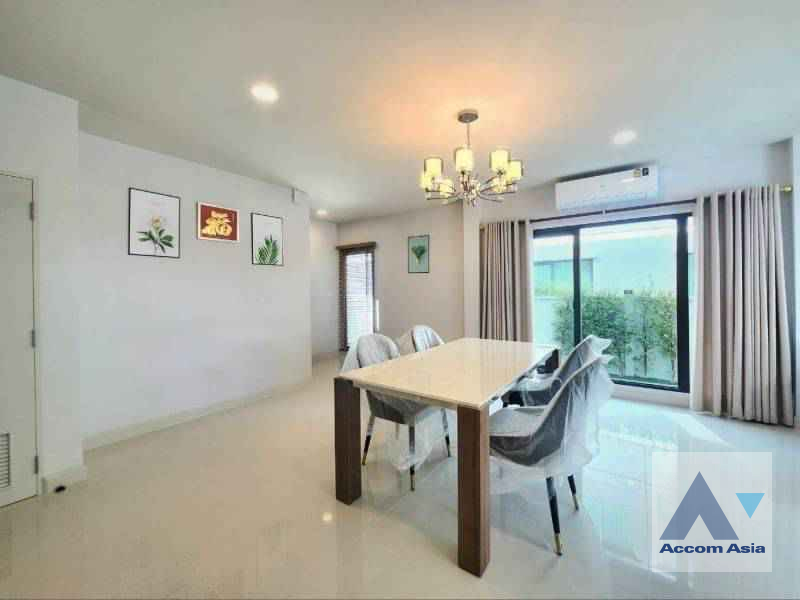 unit 4 Bedrooms  House For Rent & Sale in Samutprakan, Samutprakan  (AA40576)