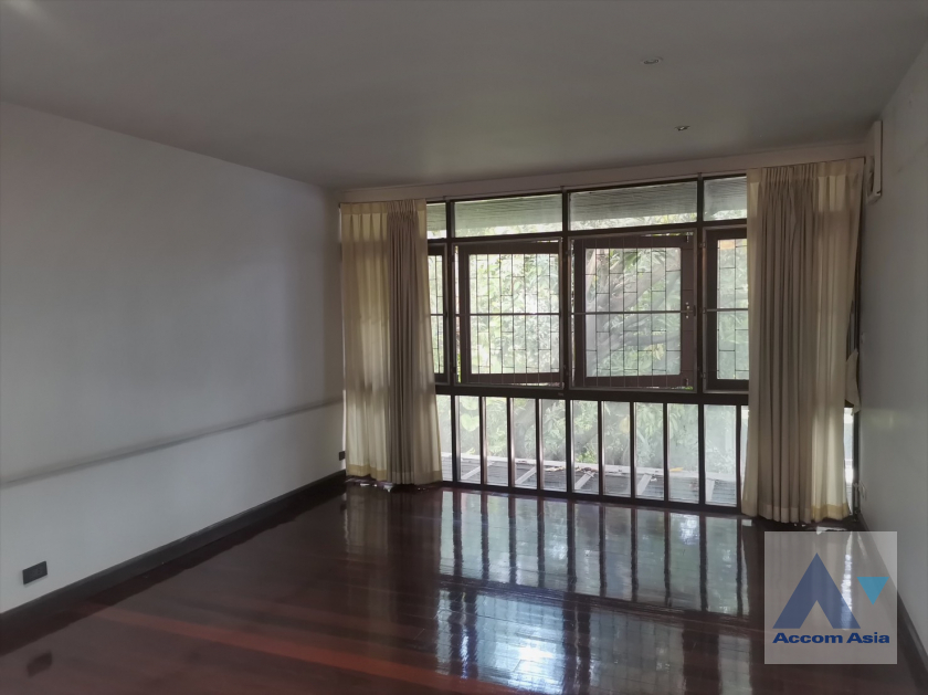 unit 2 Bedrooms  House For Rent & Sale in Phaholyothin, Bangkok  (AA40578)