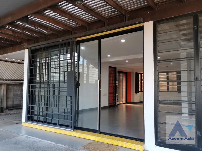 unit 2 Bedrooms  House For Rent & Sale in Phaholyothin, Bangkok  (AA40578)