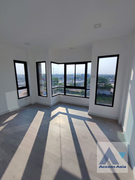 unit 3 Bedrooms  Townhouse For Rent in Latkrabang, Bangkok  (AA40615)