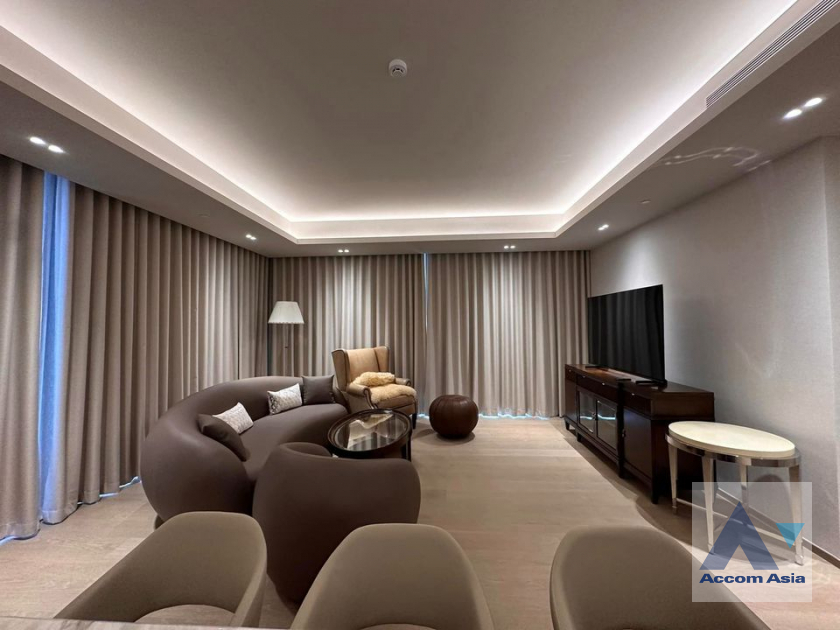 unit 2 Bedrooms  Condominium For Rent in Ploenchit, Bangkok  near BTS Ploenchit (AA40667)