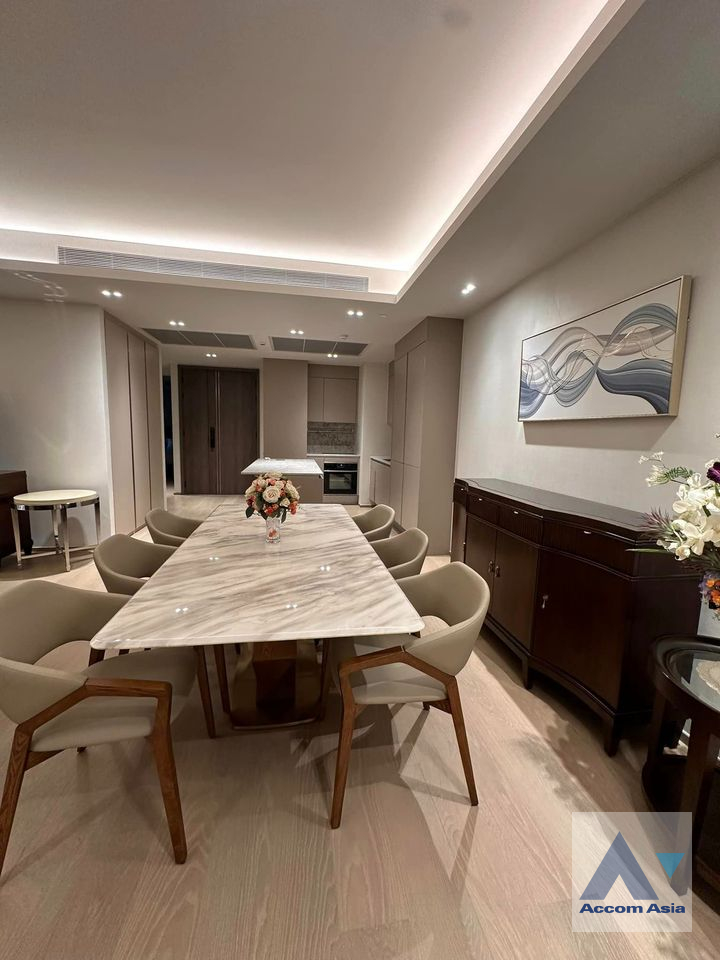 unit 2 Bedrooms  Condominium For Rent in Ploenchit, Bangkok  near BTS Ploenchit (AA40667)