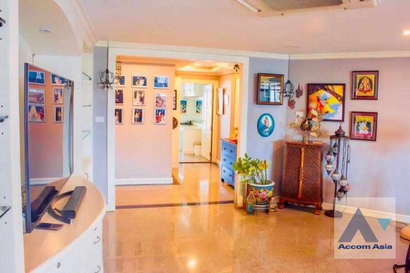 unit 3 Bedrooms  Condominium For Sale in Sukhumvit, Bangkok  (AA40668)