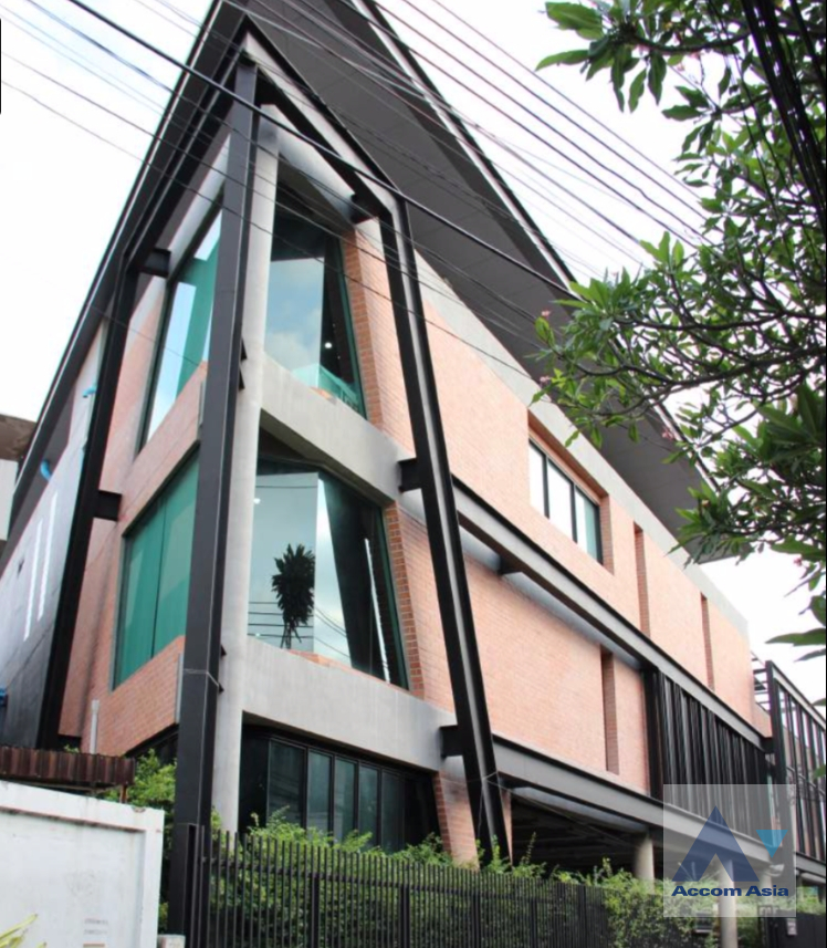 2  Building for rent and sale in Sukhumvit ,Bangkok BTS Phrom Phong AA40692