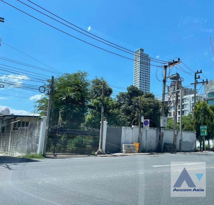  1  4 br House For Sale in Sukhumvit ,Bangkok BTS On Nut AA40717