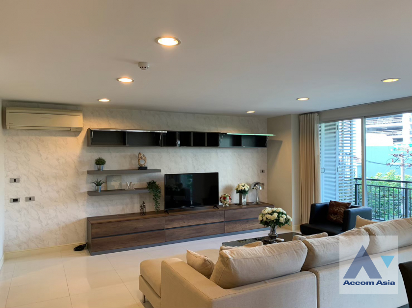 unit 3 Bedrooms  Condominium For Rent in Sukhumvit, Bangkok  near BTS Phrom Phong (AA40746)