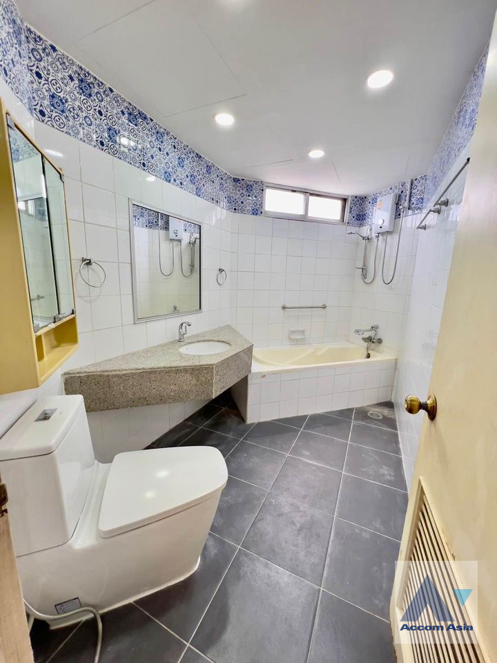 5  2 br Condominium for rent and sale in Ploenchit ,Bangkok BTS Ploenchit at Witthayu Complex AA40795