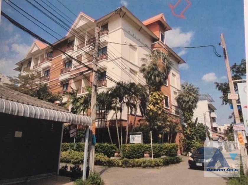  2  Building For Sale in Pattanakarn ,Bangkok  AA40836