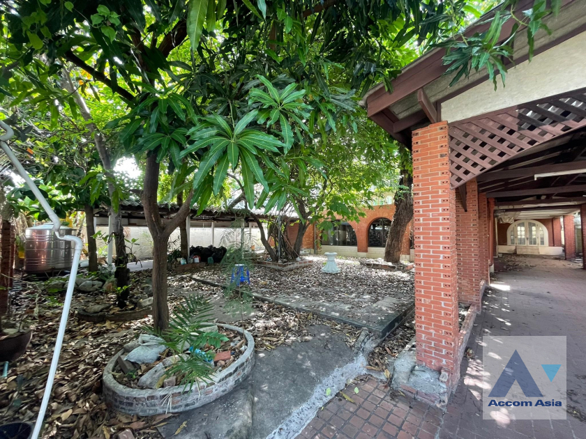  1  House For Sale in Sukhumvit ,Bangkok BTS Phra khanong AA40852