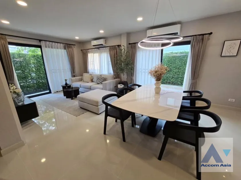 unit 4 Bedrooms  House For Rent & Sale in Samutprakan, Samutprakan  (AA40882)