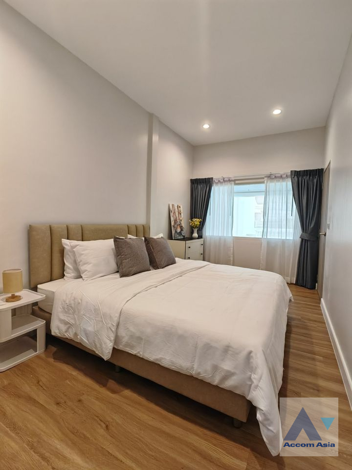12  2 br Townhouse For Rent in Ratchadaphisek ,Bangkok  AA40886