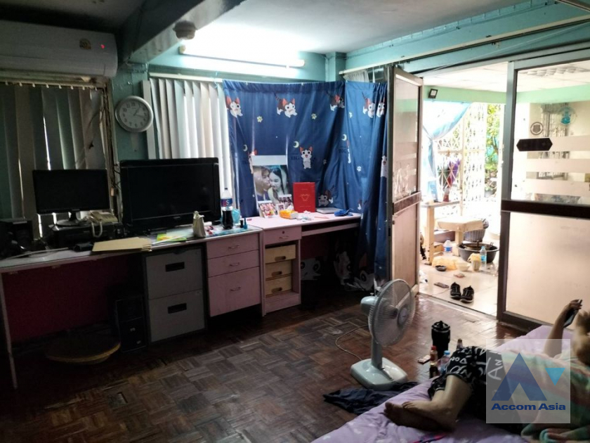 8  Building For Sale in Silom ,Bangkok  AA41053