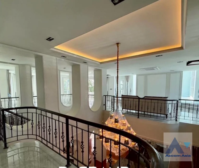 50  4 br House for rent and sale in Bang Na ,Bangkok BTS Bearing at Fantasia Villa 3  AA41069
