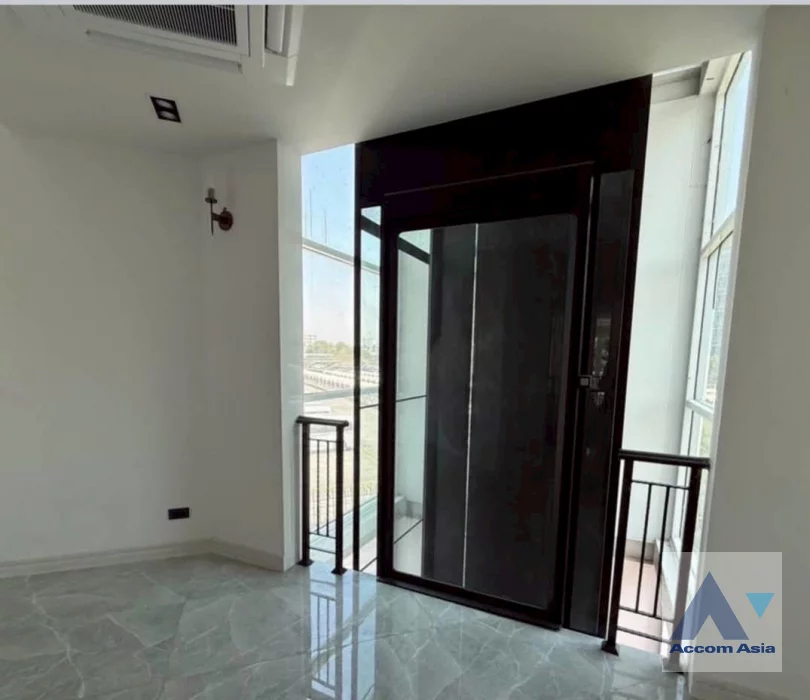 53  4 br House for rent and sale in Bang Na ,Bangkok BTS Bearing at Fantasia Villa 3  AA41069