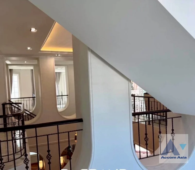 58  4 br House for rent and sale in Bang Na ,Bangkok BTS Bearing at Fantasia Villa 3  AA41069