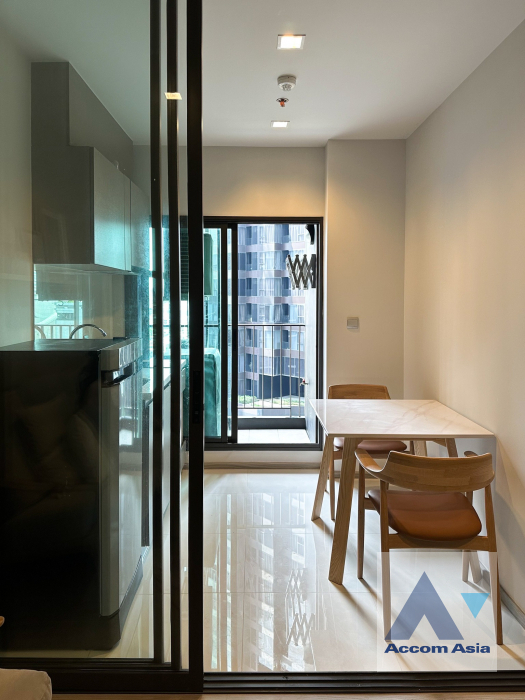 unit 1 Bedroom  Condominium For Sale in Phaholyothin, Bangkok  near MRT Rama 9 (AA41149)