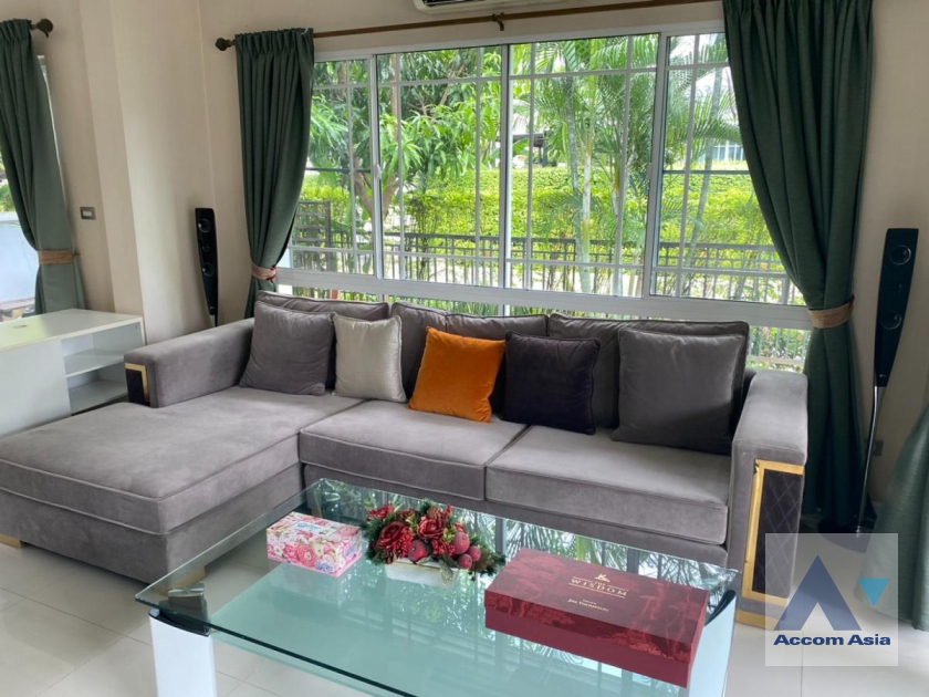 unit 3 Bedrooms  House For Rent in Petchkasem, Bangkok  (AA41190)