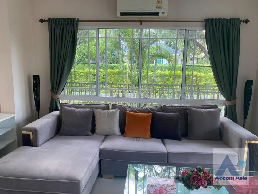 unit 3 Bedrooms  House For Rent in Petchkasem, Bangkok  (AA41190)