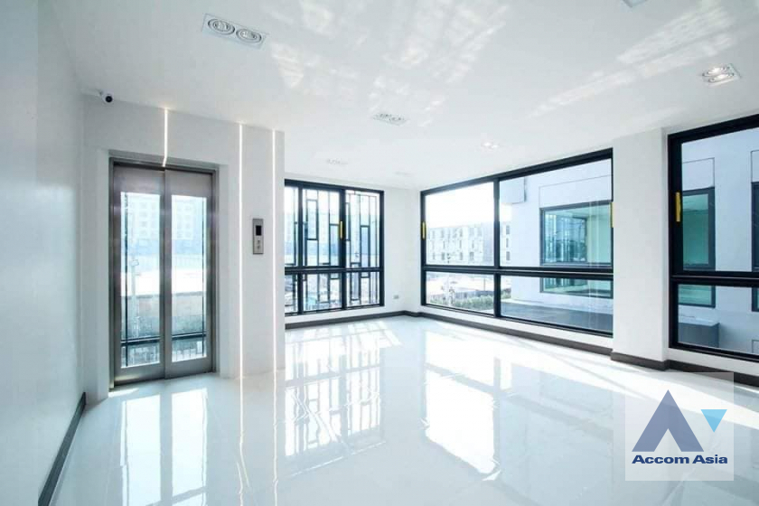 unit 3 Bedrooms  Townhouse For Rent in Phaholyothin, Bangkok  (AA41243)