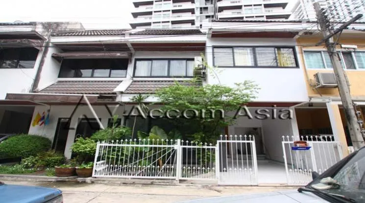 unit 2 Bedrooms  House For Rent in Sukhumvit, Bangkok  near BTS Thong Lo (115549)