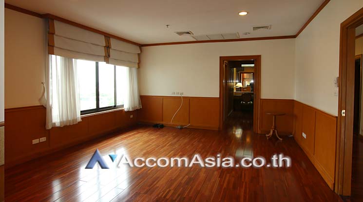 8  4 br Apartment for rent and sale in Sathorn ,Bangkok BTS Chong Nonsi at Cozy Low-rise Apartment in Sathorn, Walk to BTS 6 mins. 1004403