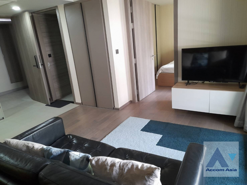 unit 1 Bedroom  Condominium For Rent in Ploenchit, Bangkok  near BTS Ratchadamri - MRT Silom (AA41326)