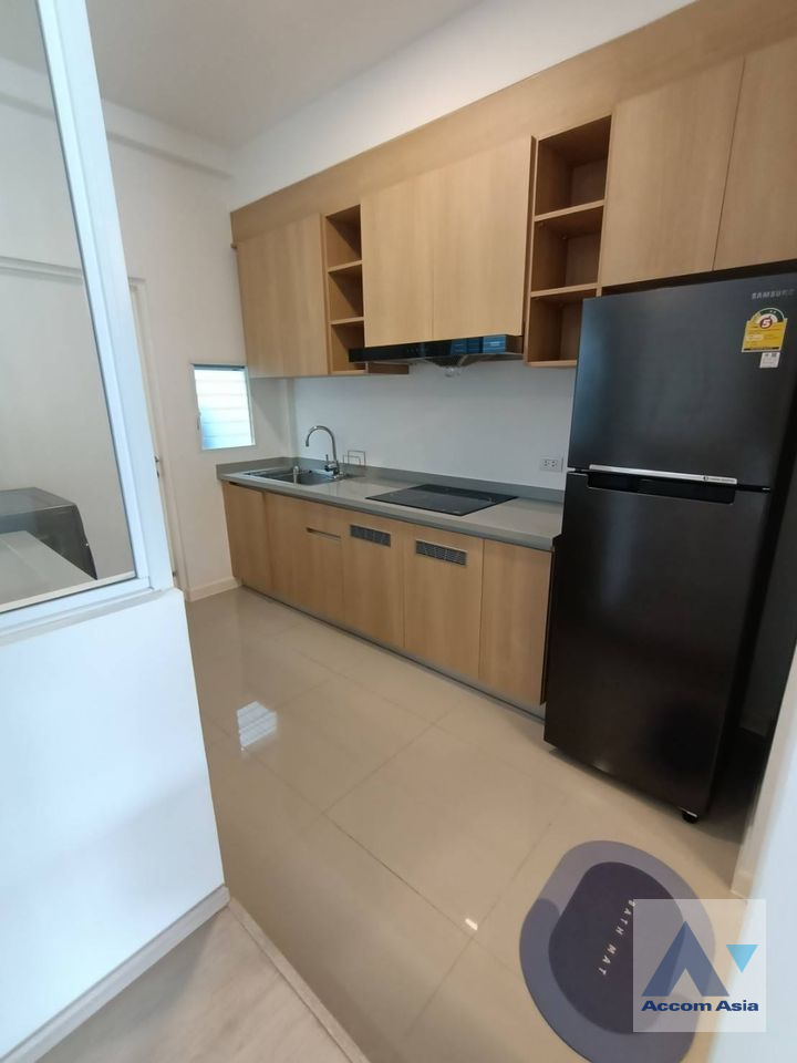unit 3 Bedrooms  Townhouse For Rent & Sale in Pattanakarn, Bangkok  near BTS Udomsuk (AA41345)