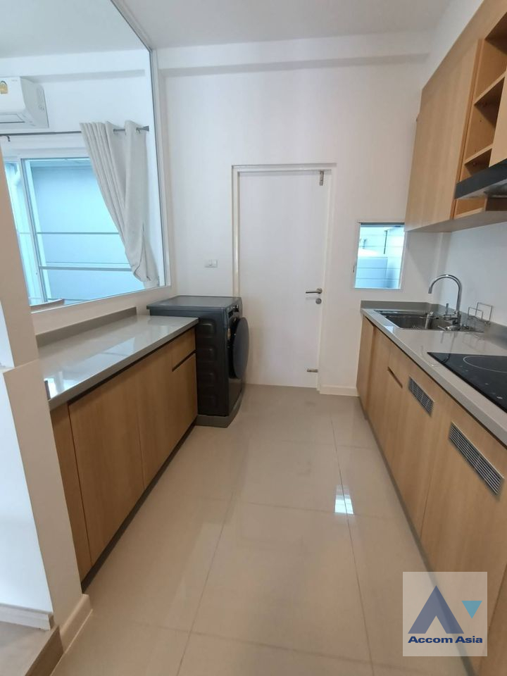 unit 3 Bedrooms  Townhouse For Rent & Sale in Pattanakarn, Bangkok  near BTS Udomsuk (AA41345)
