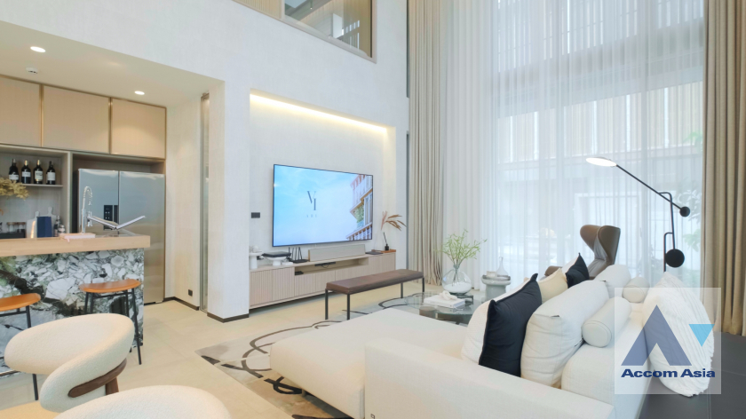 unit 5 Bedrooms  House For Sale in Phaholyothin, Bangkok  near BTS Ari (AA41372)