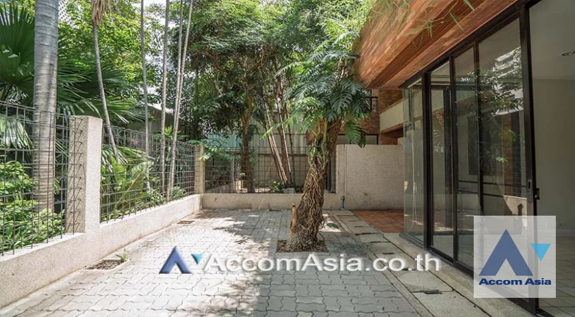 unit 4 Bedrooms  House For Rent in Sukhumvit, Bangkok  near BTS Thong Lo (AA41385)