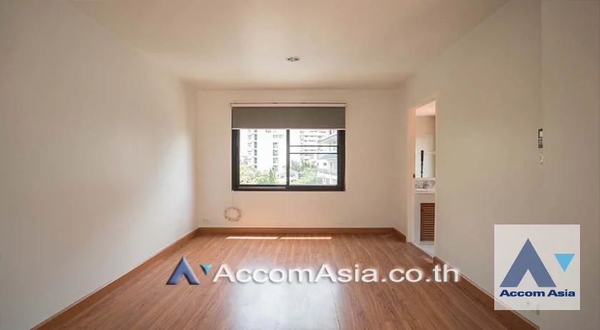 unit 4 Bedrooms  House For Rent in Sukhumvit, Bangkok  near BTS Thong Lo (AA41385)