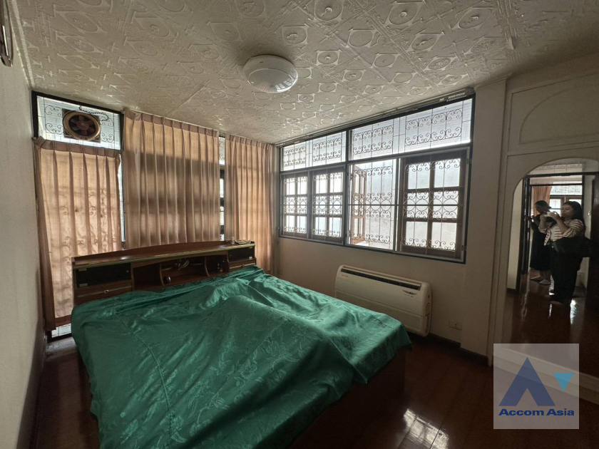  1  4 br House for rent and sale in Sukhumvit ,Bangkok BTS Ekkamai AA41441