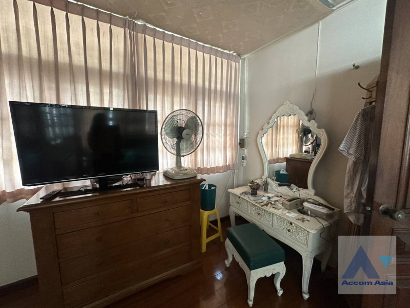 5  4 br House for rent and sale in Sukhumvit ,Bangkok BTS Ekkamai AA41441