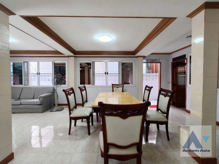 6  4 br House for rent and sale in Sukhumvit ,Bangkok BTS Ekkamai AA41441