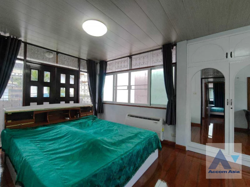 19  4 br House for rent and sale in Sukhumvit ,Bangkok BTS Ekkamai AA41441